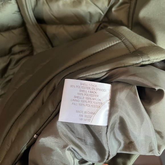 Gallery New York size LARGE olive green puffer coat - Picture 9 of 9